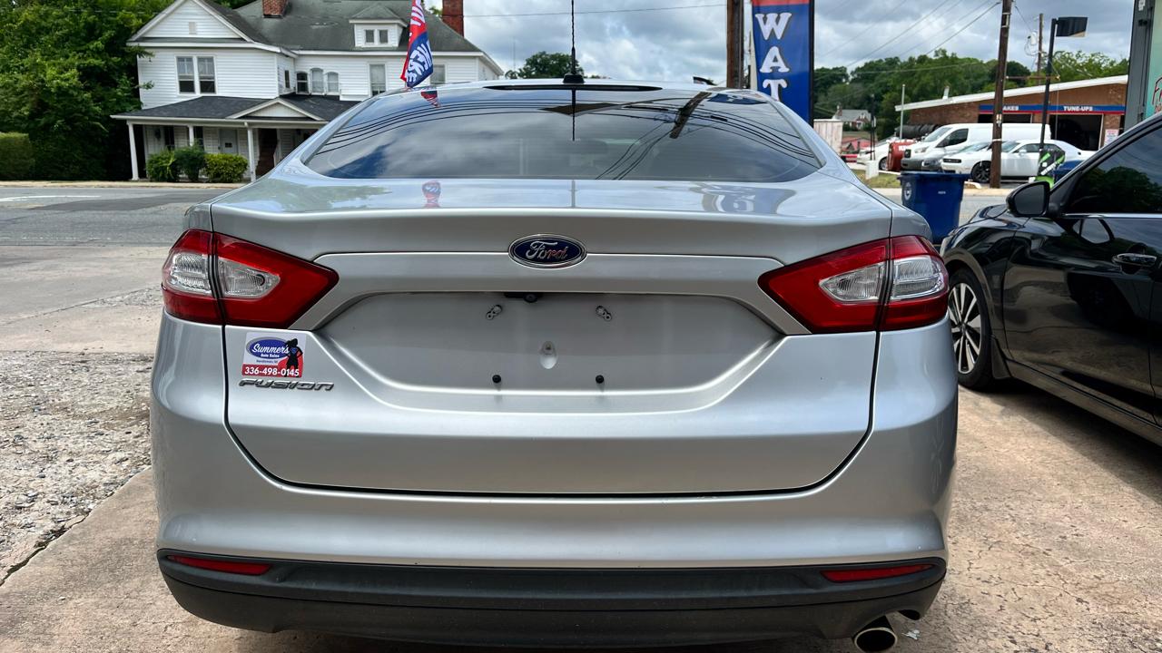 Ford Fusion S 2016