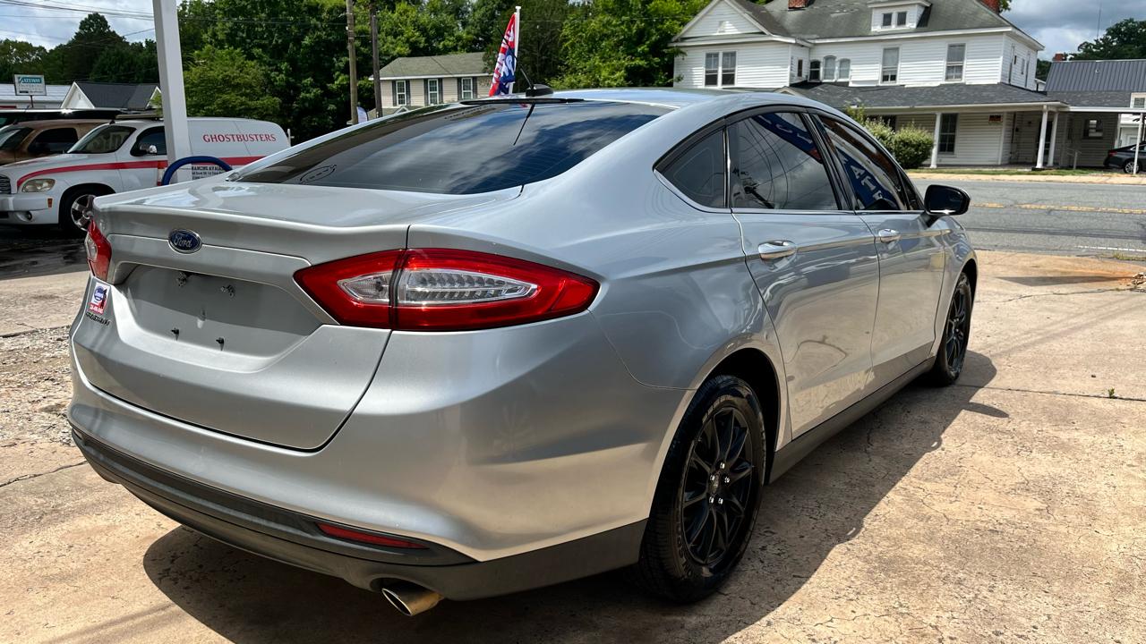 Ford Fusion S 2016