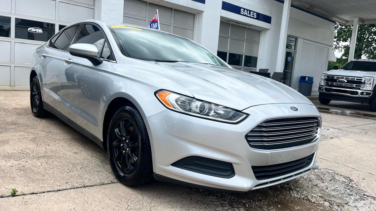Ford Fusion S 2016