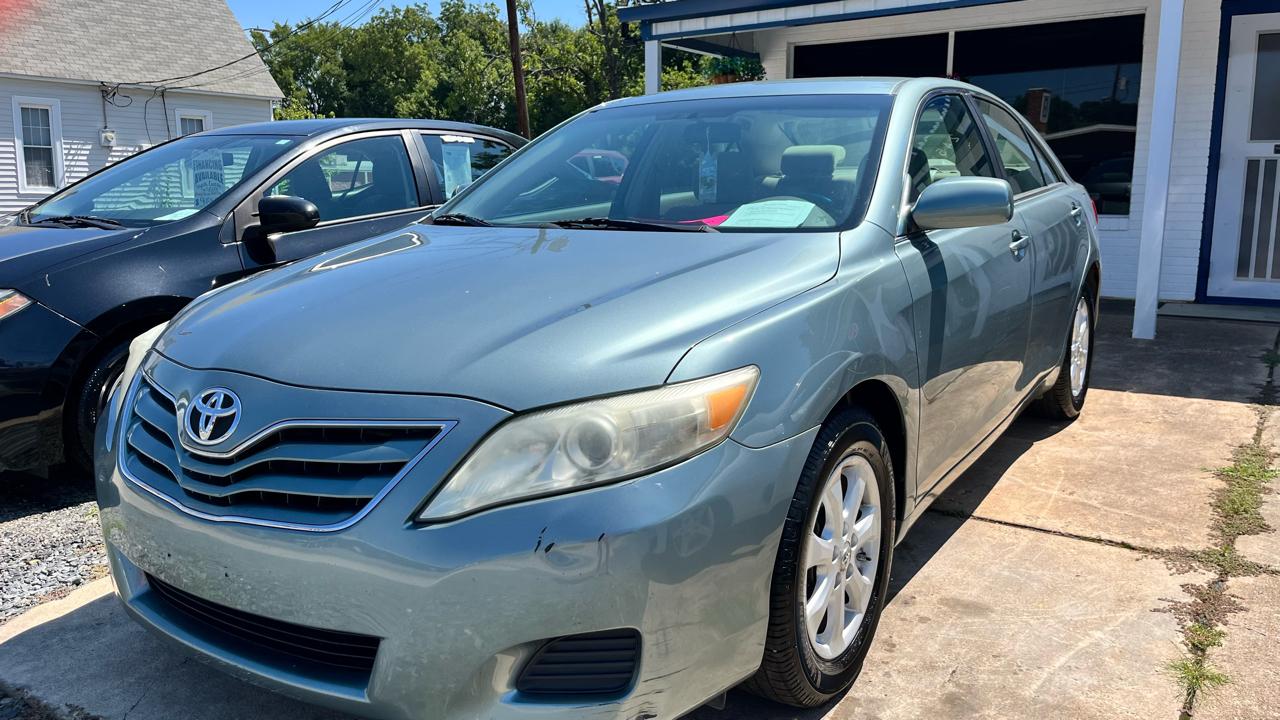 Toyota Camry 4dr Sedan LE Auto 2011
