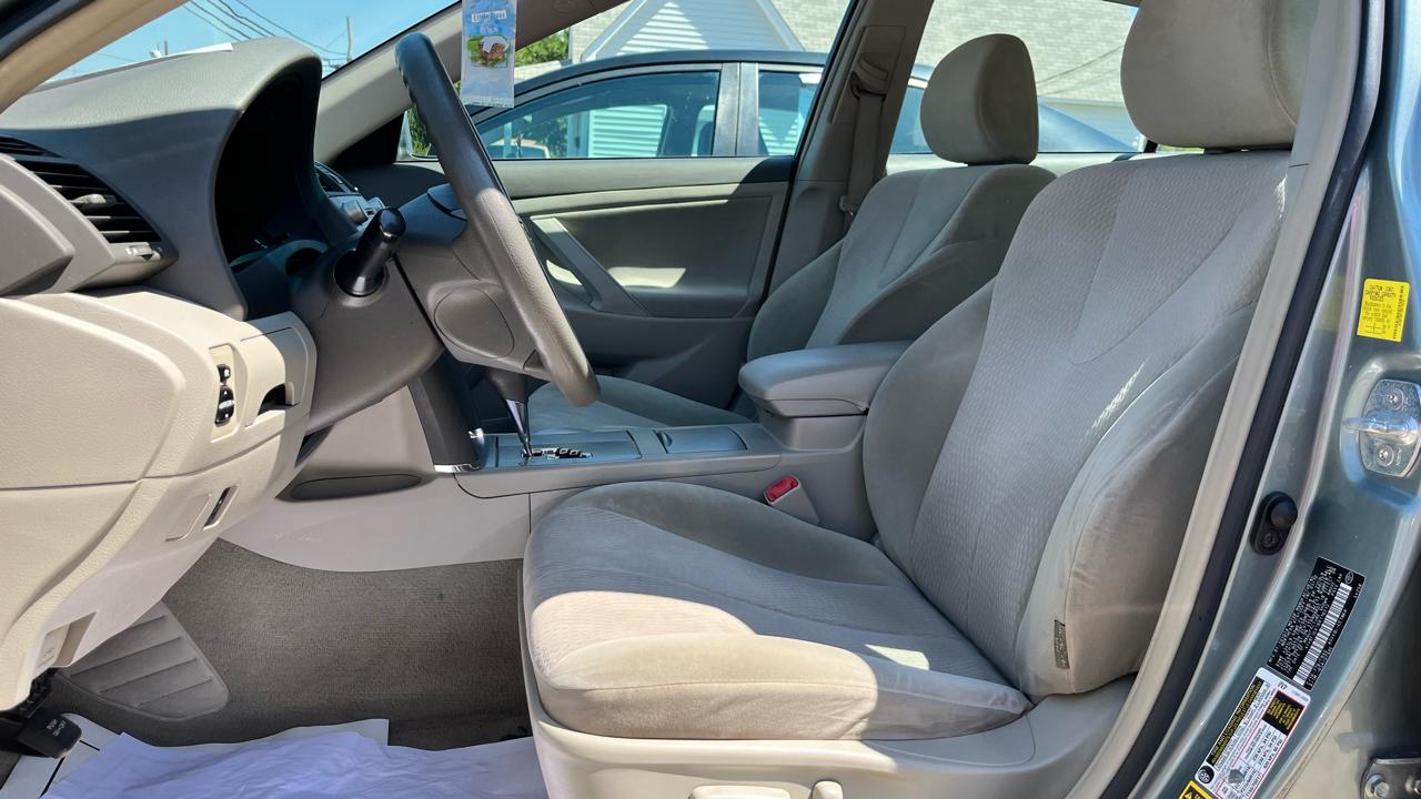 Toyota Camry 4dr Sedan LE Auto 2011