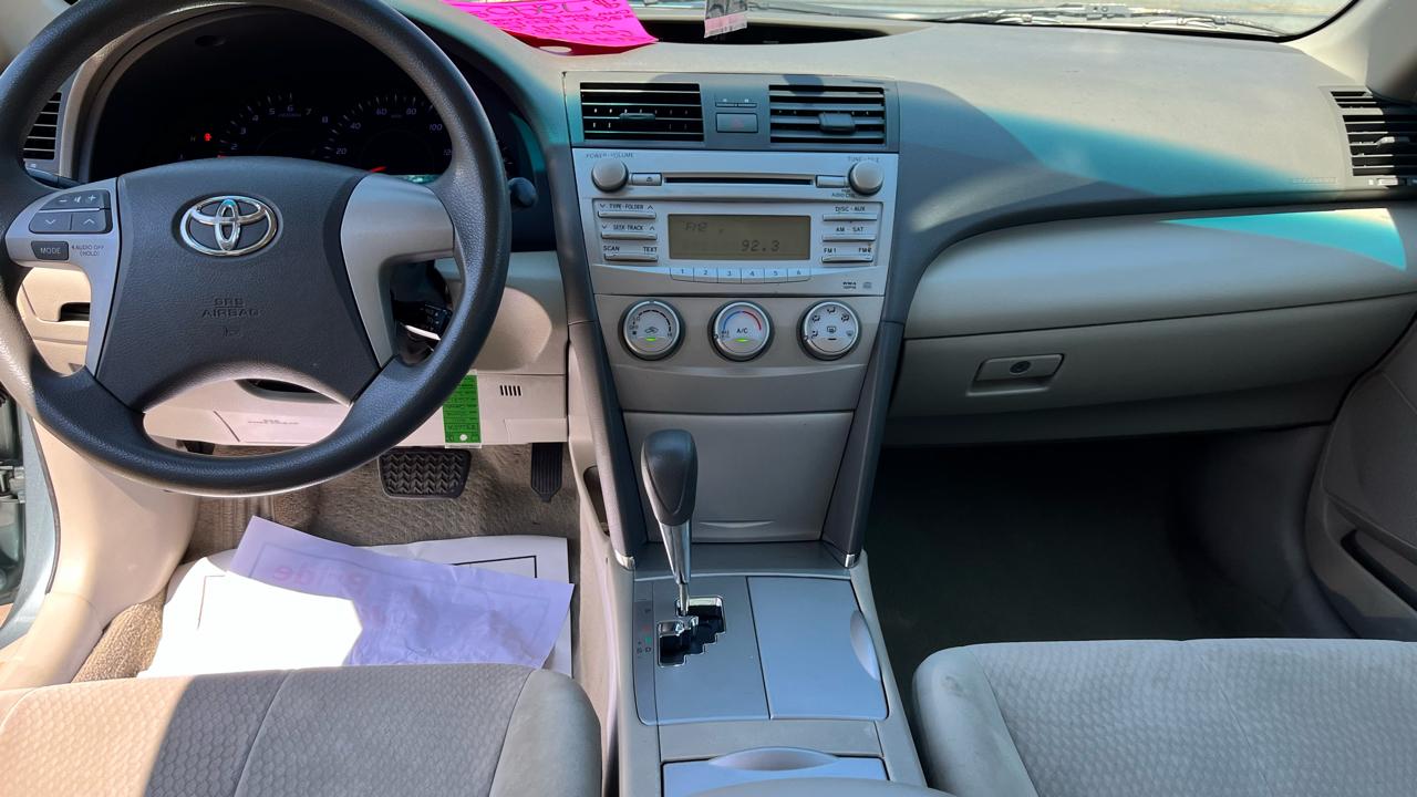 Toyota Camry 4dr Sedan LE Auto 2011