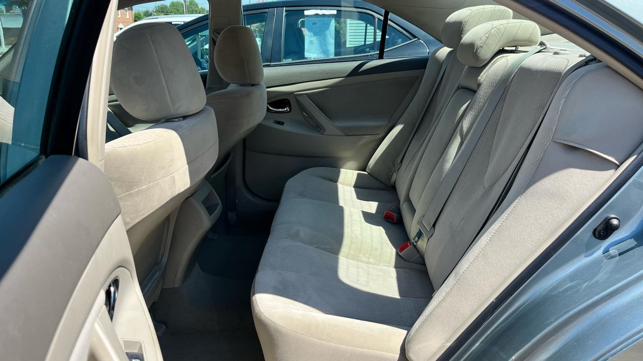 Toyota Camry 4dr Sedan LE Auto 2011