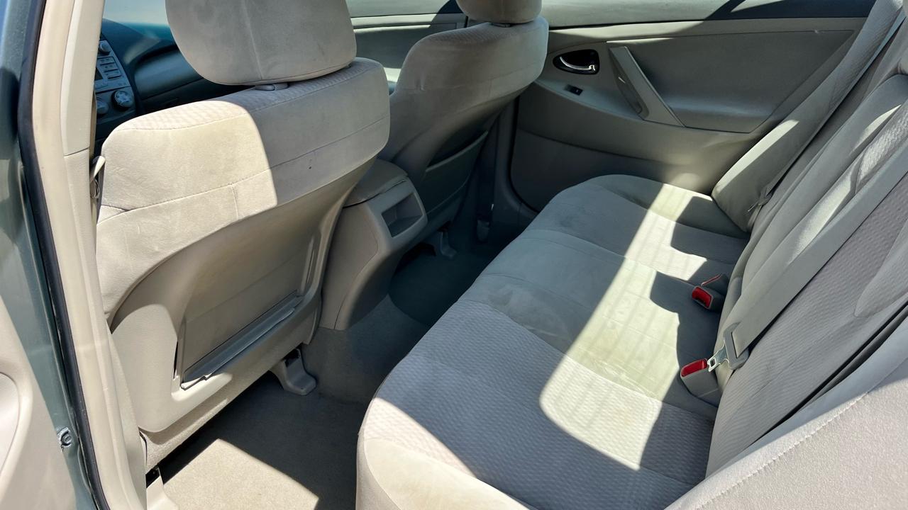 Toyota Camry 4dr Sedan LE Auto 2011