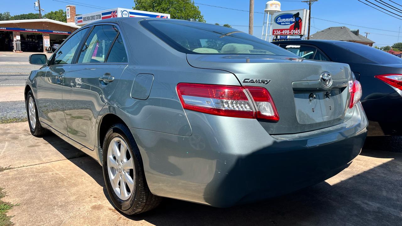 Toyota Camry 4dr Sedan LE Auto 2011