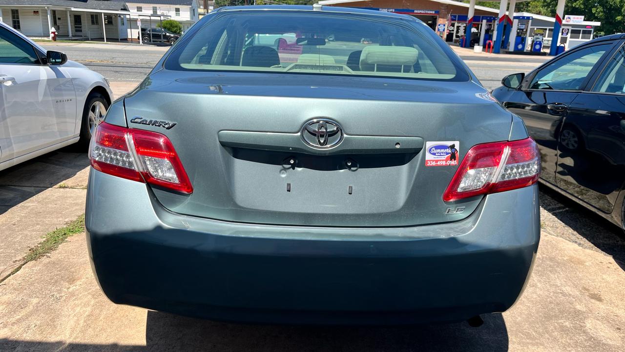 Toyota Camry 4dr Sedan LE Auto 2011