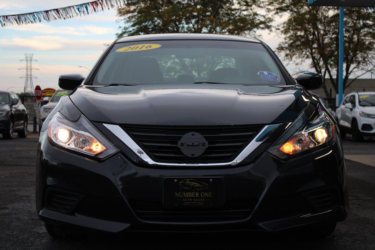Nissan Altima photo 2