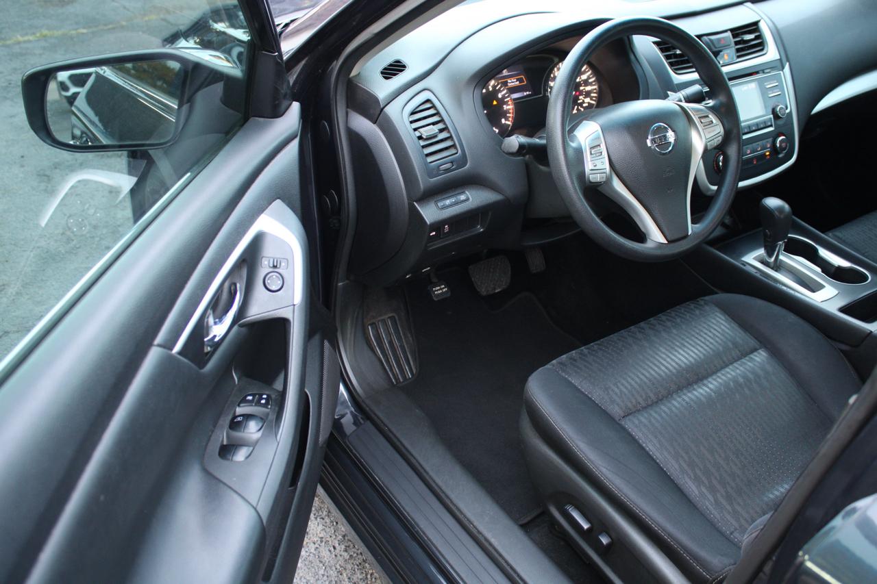 Nissan Altima photo 9