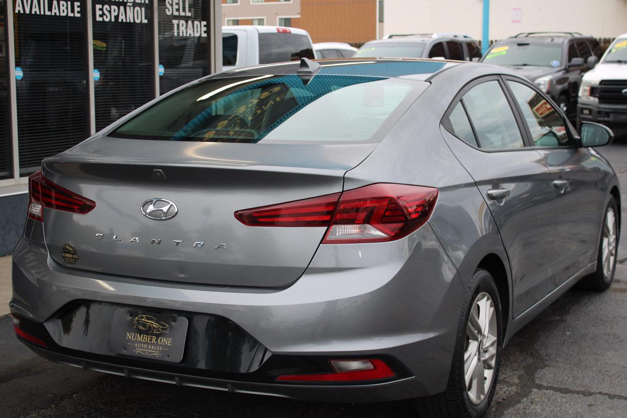 Hyundai Elantra photo 5