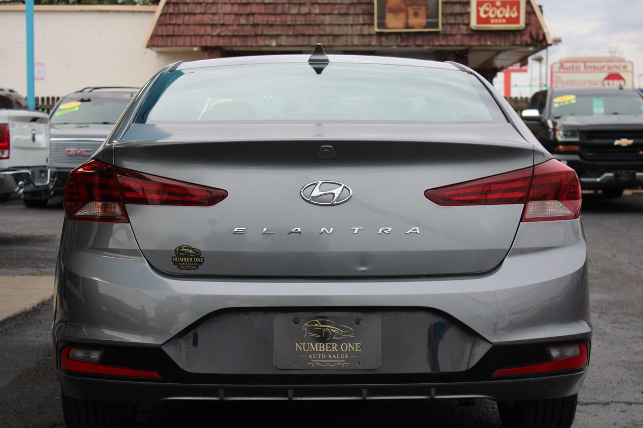 Hyundai Elantra photo 6