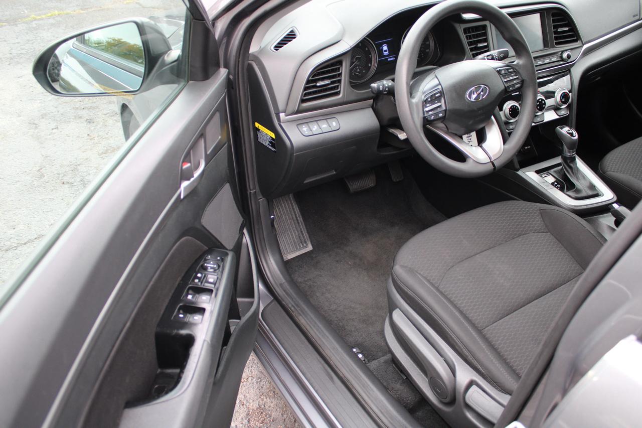 Hyundai Elantra photo 9
