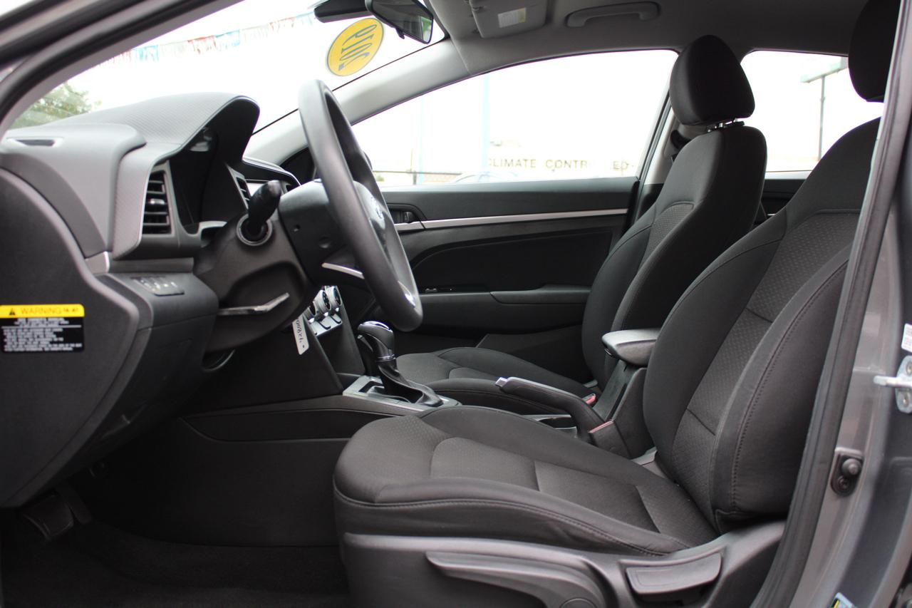 Hyundai Elantra photo 10