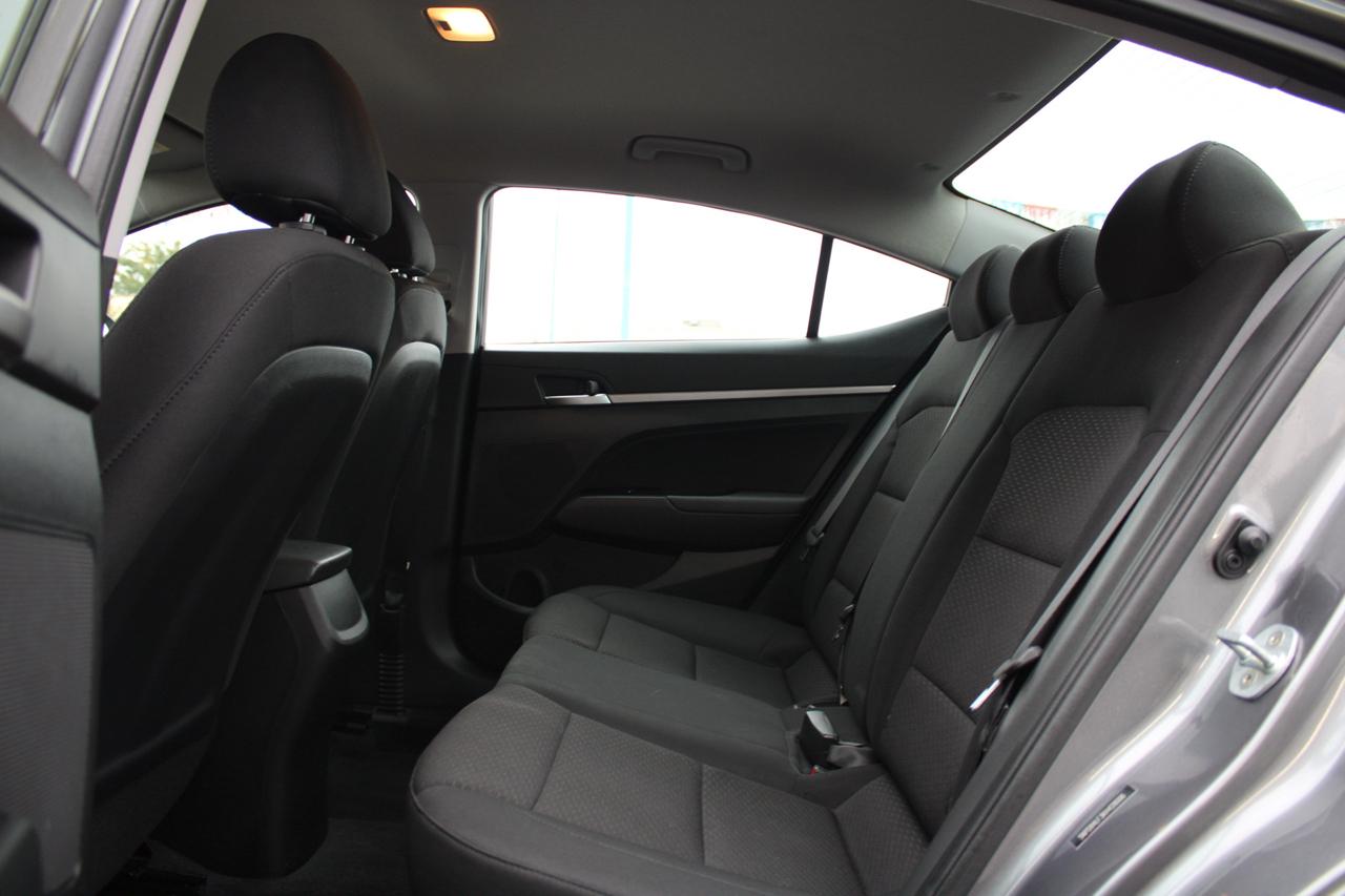 Hyundai Elantra photo 16