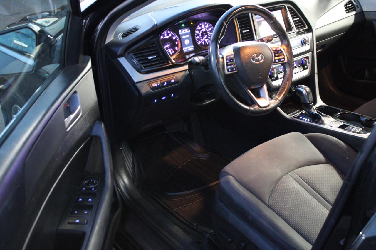 Hyundai Sonata photo 9