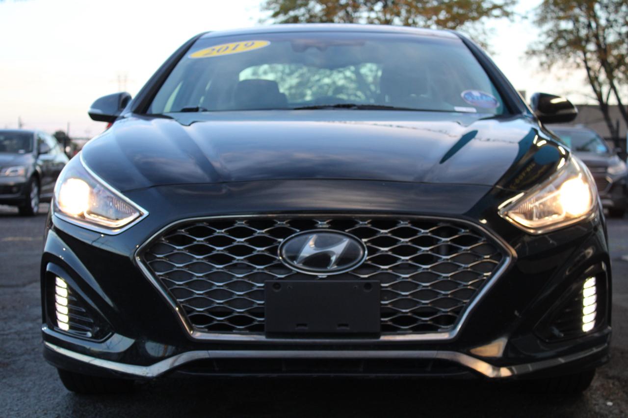 Hyundai Sonata photo 2