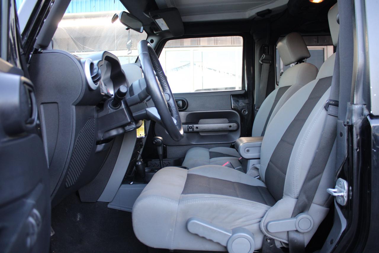 Jeep Wrangler photo 10