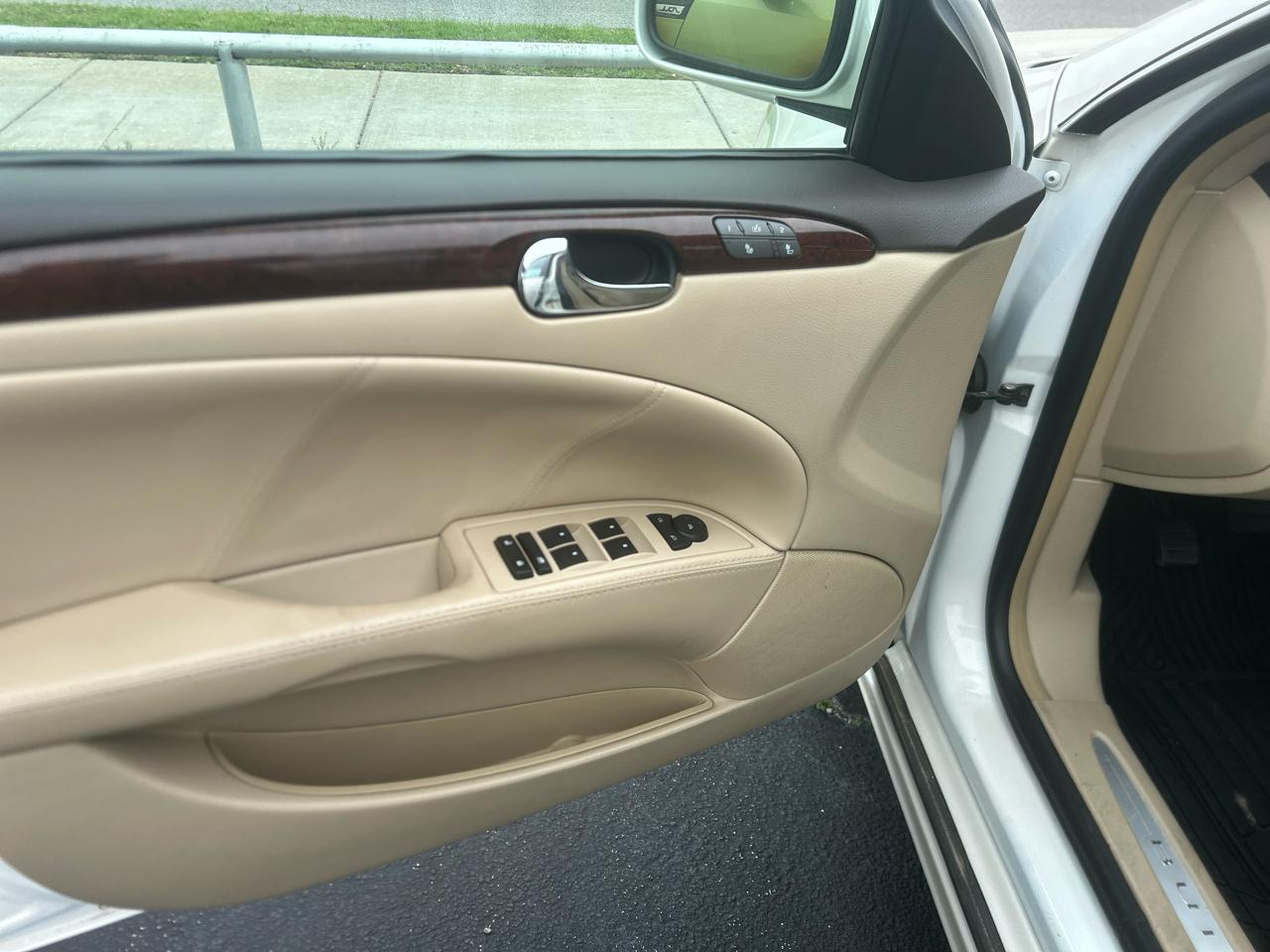 Buick Lucerne CXL 2010