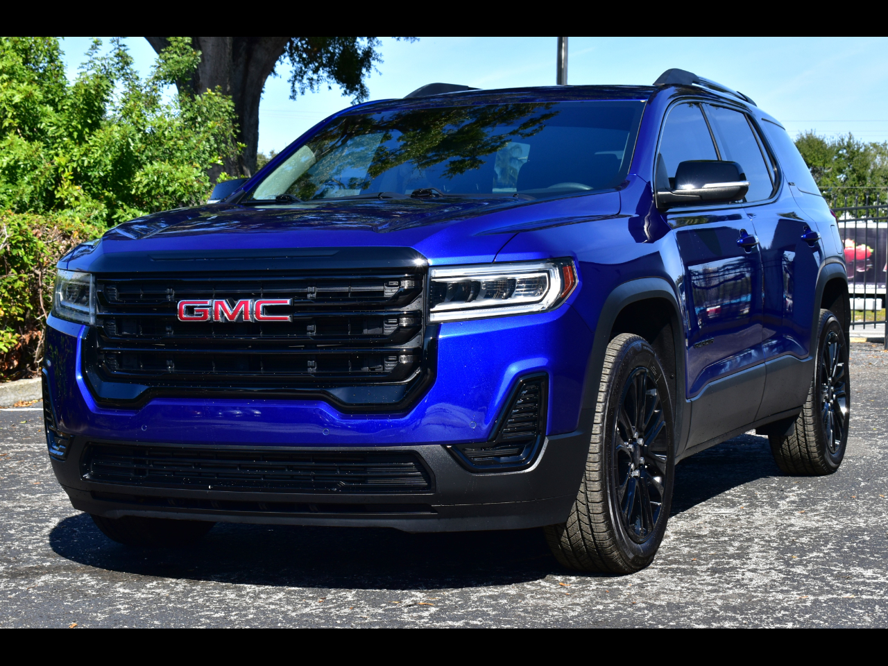 2023 GMC Acadia SLE's photo