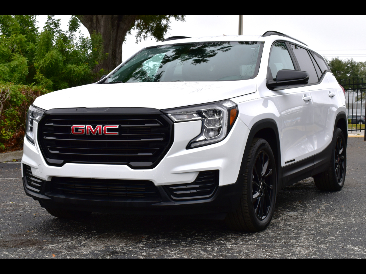 2023 GMC Terrain SLE's photo