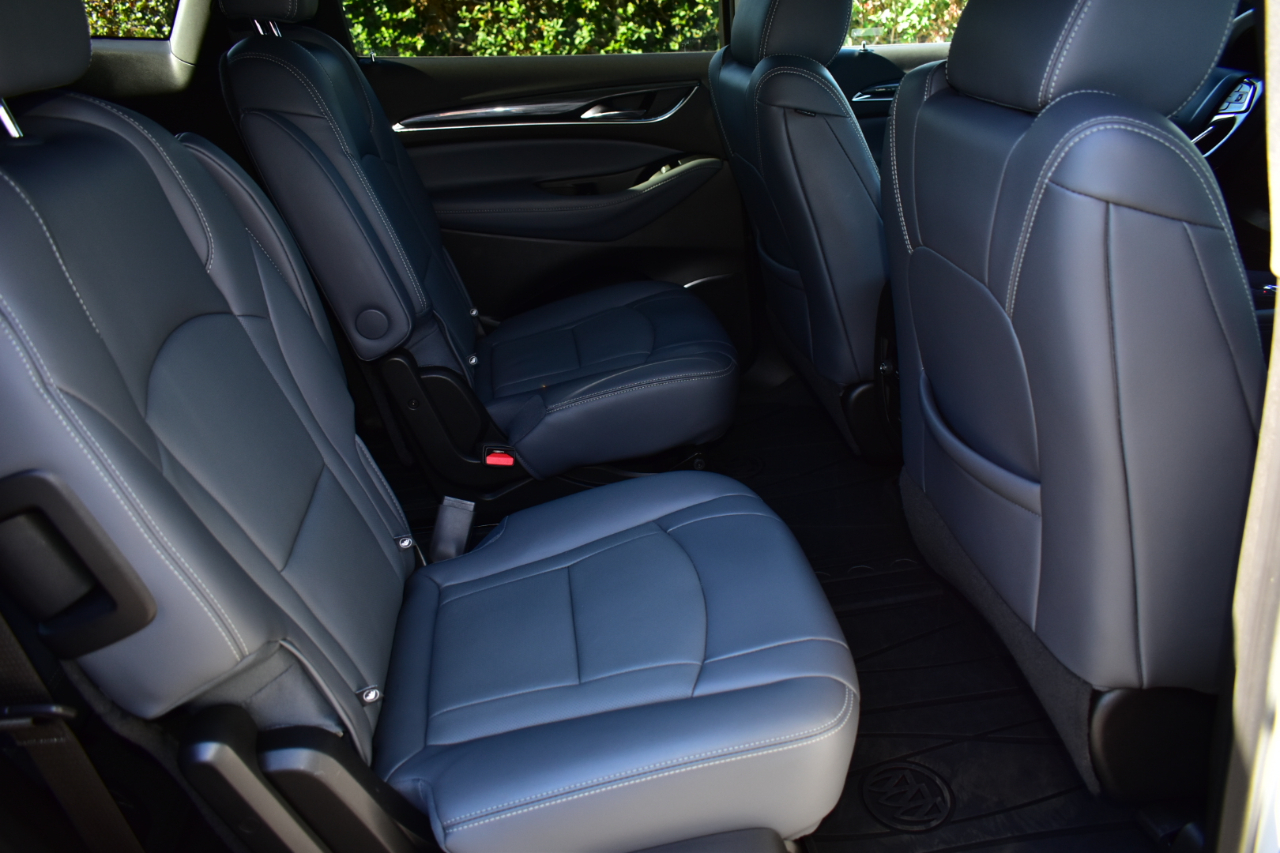 Buick Enclave FWD 4dr Essence 2023