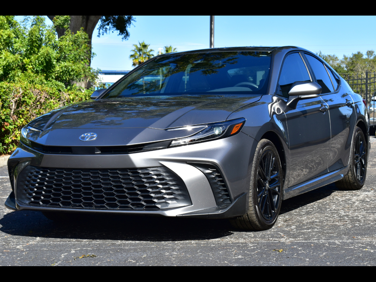 Toyota Camry LE (Natl) 2025