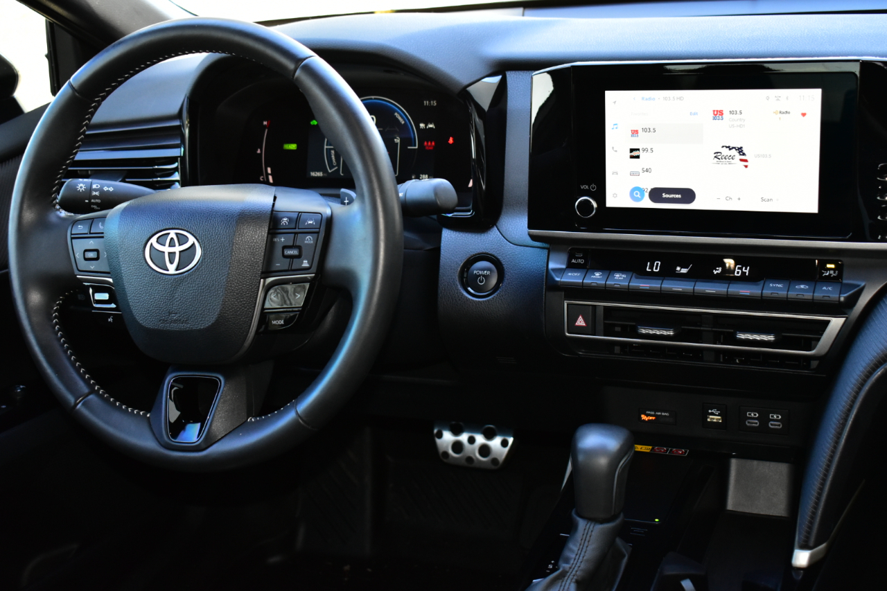 Toyota Camry LE (Natl) 2025