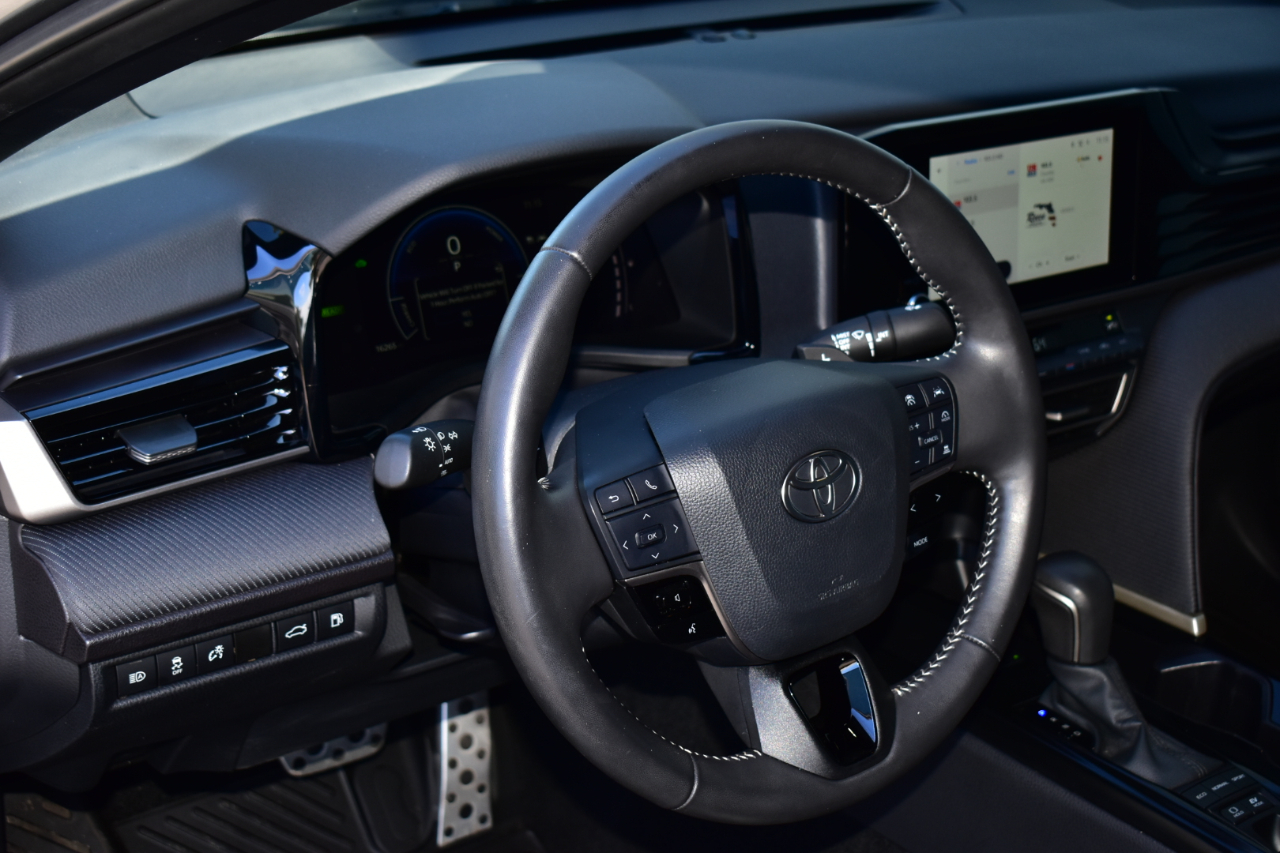 Toyota Camry LE (Natl) 2025