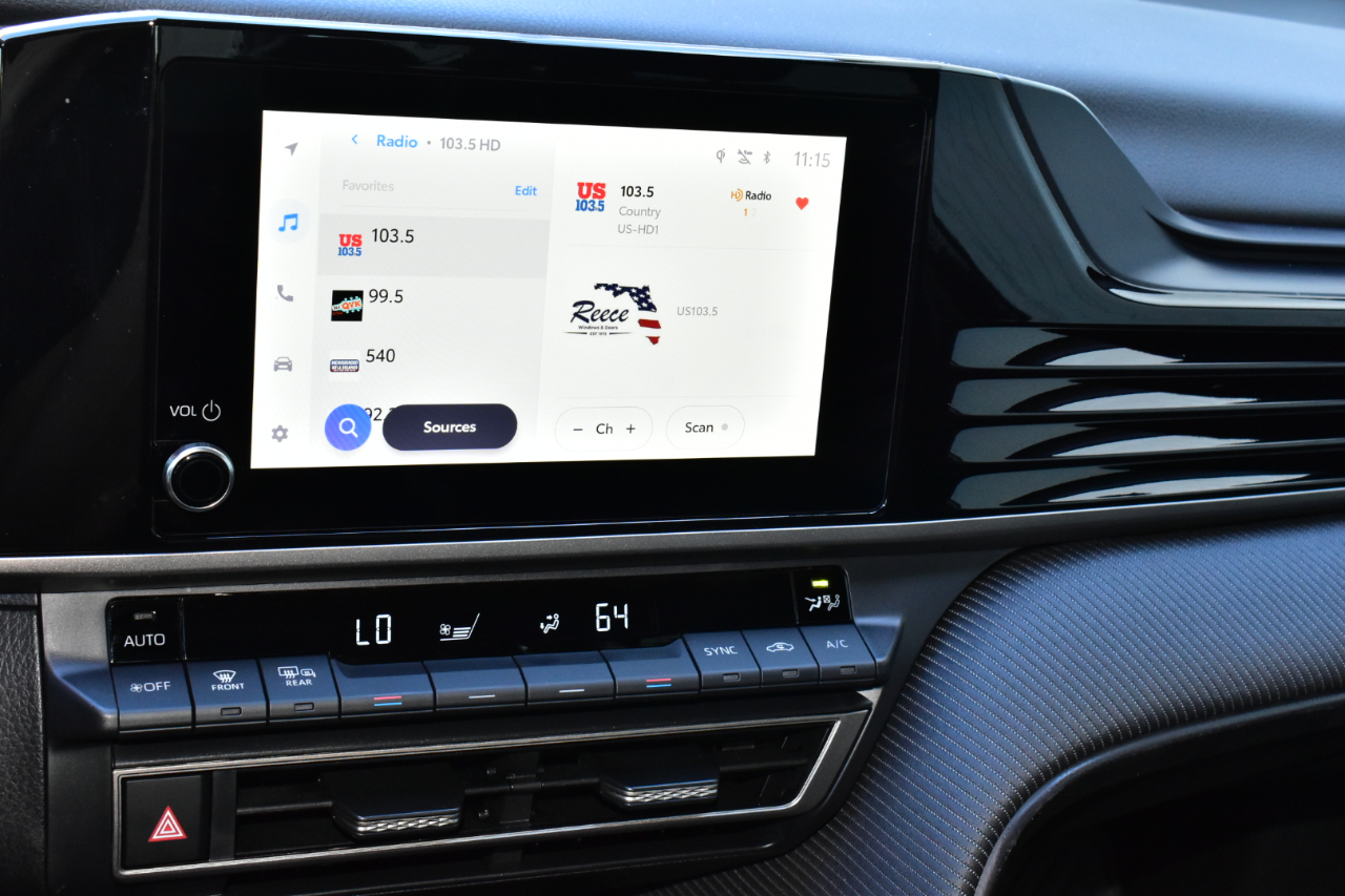 Toyota Camry LE (Natl) 2025