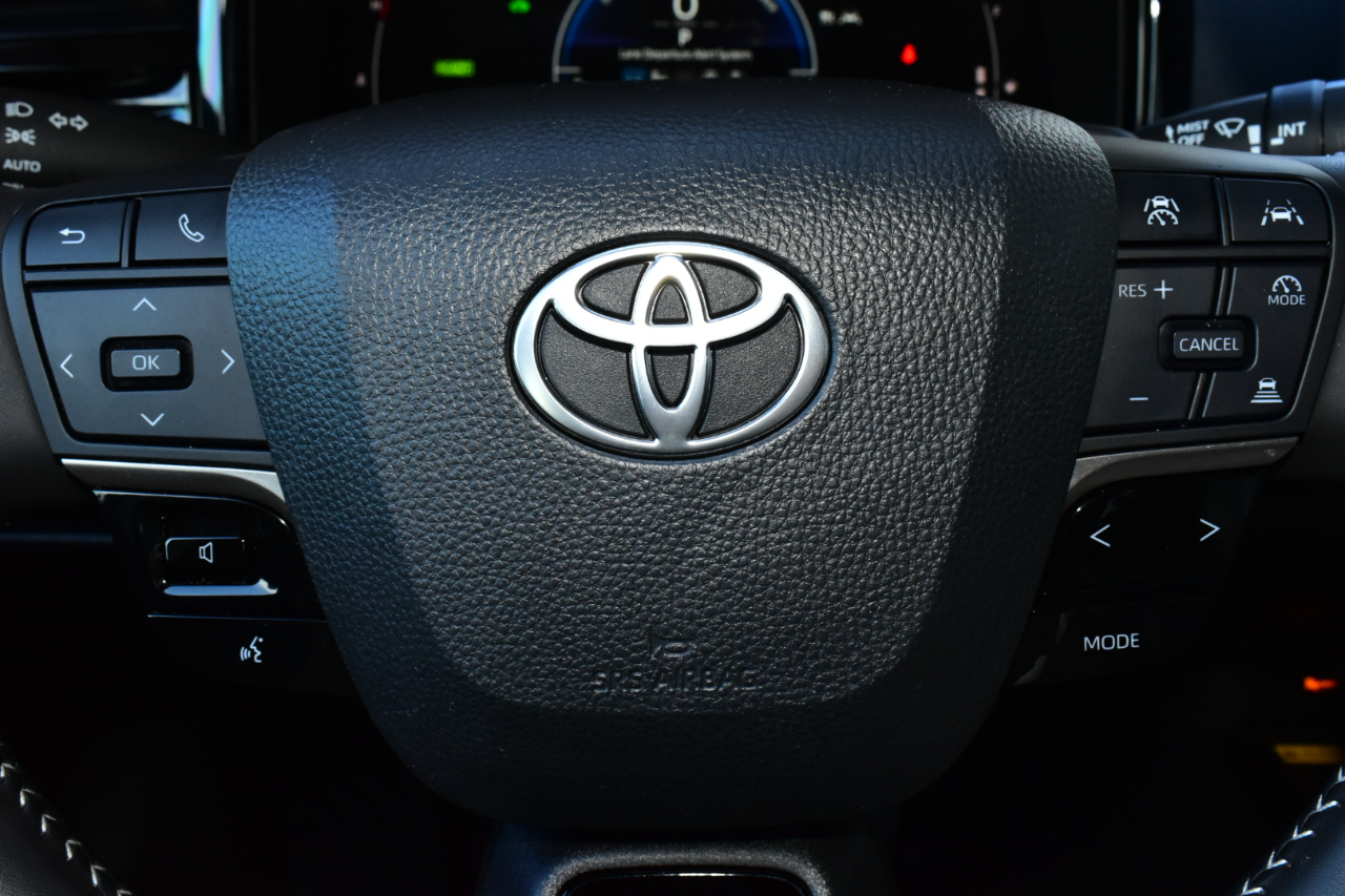 Toyota Camry LE (Natl) 2025