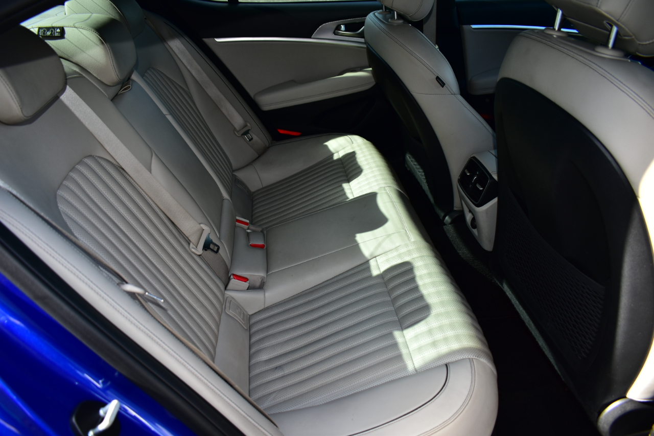 Genesis G70 2.0T RWD 2022