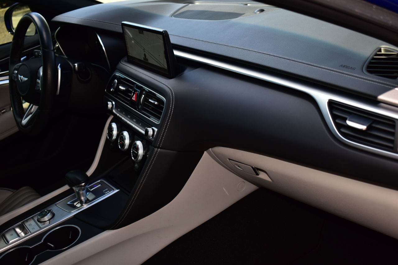 Genesis G70 2.0T RWD 2022