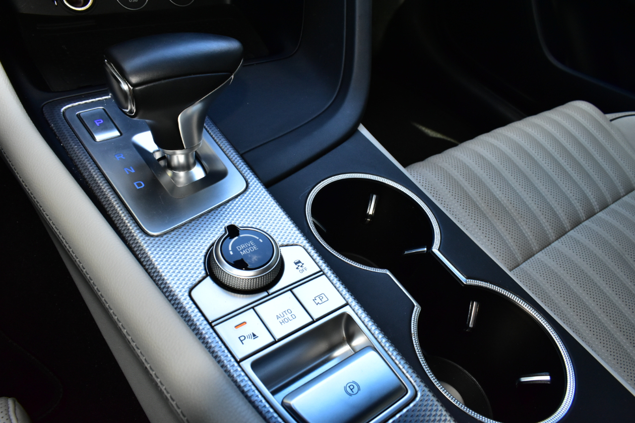 Genesis G70 2.0T RWD 2022