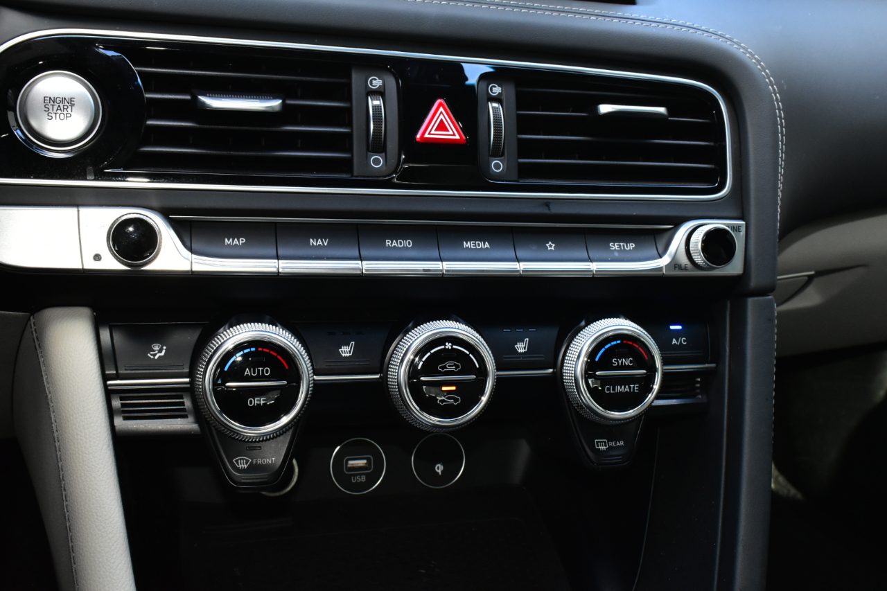 Genesis G70 2.0T RWD 2022