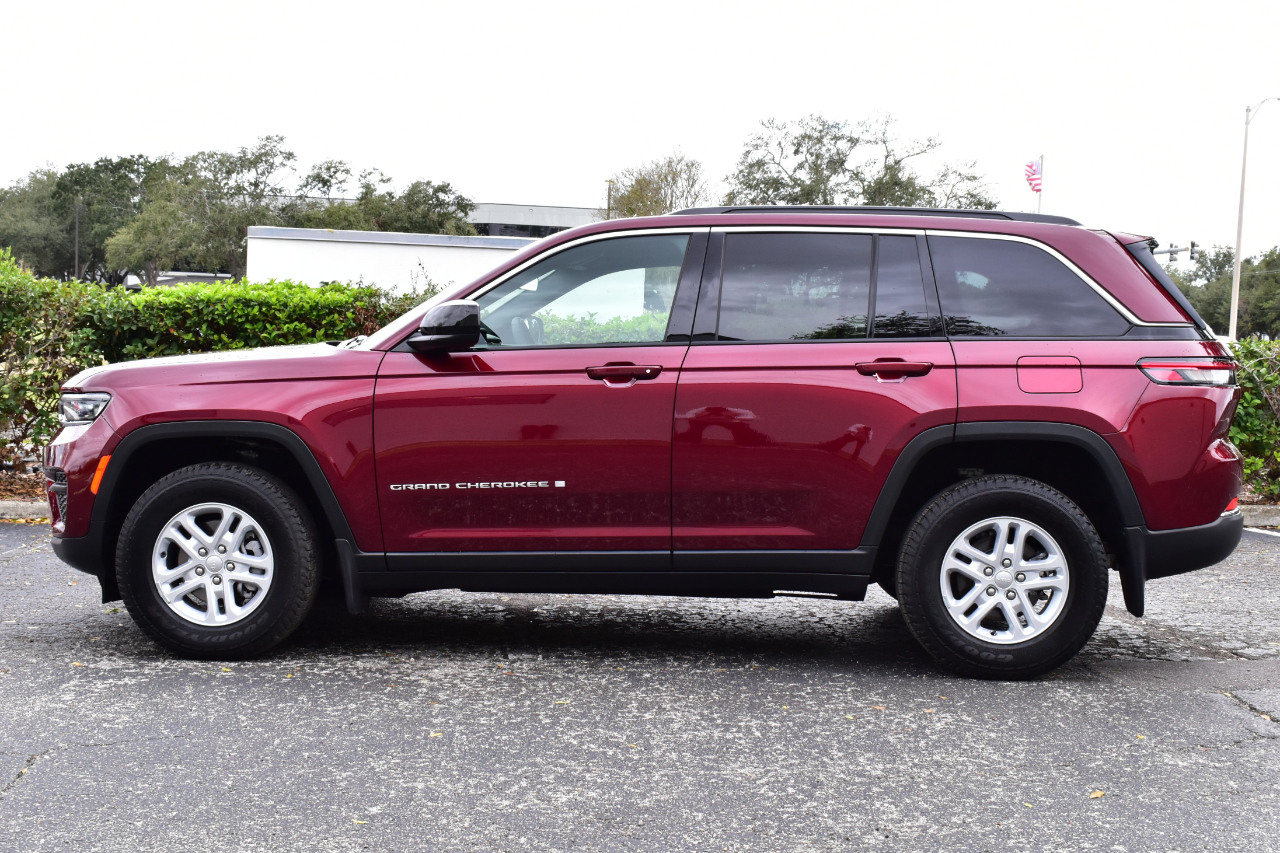 Jeep Grand Cherokee Laredo 4x2 2025