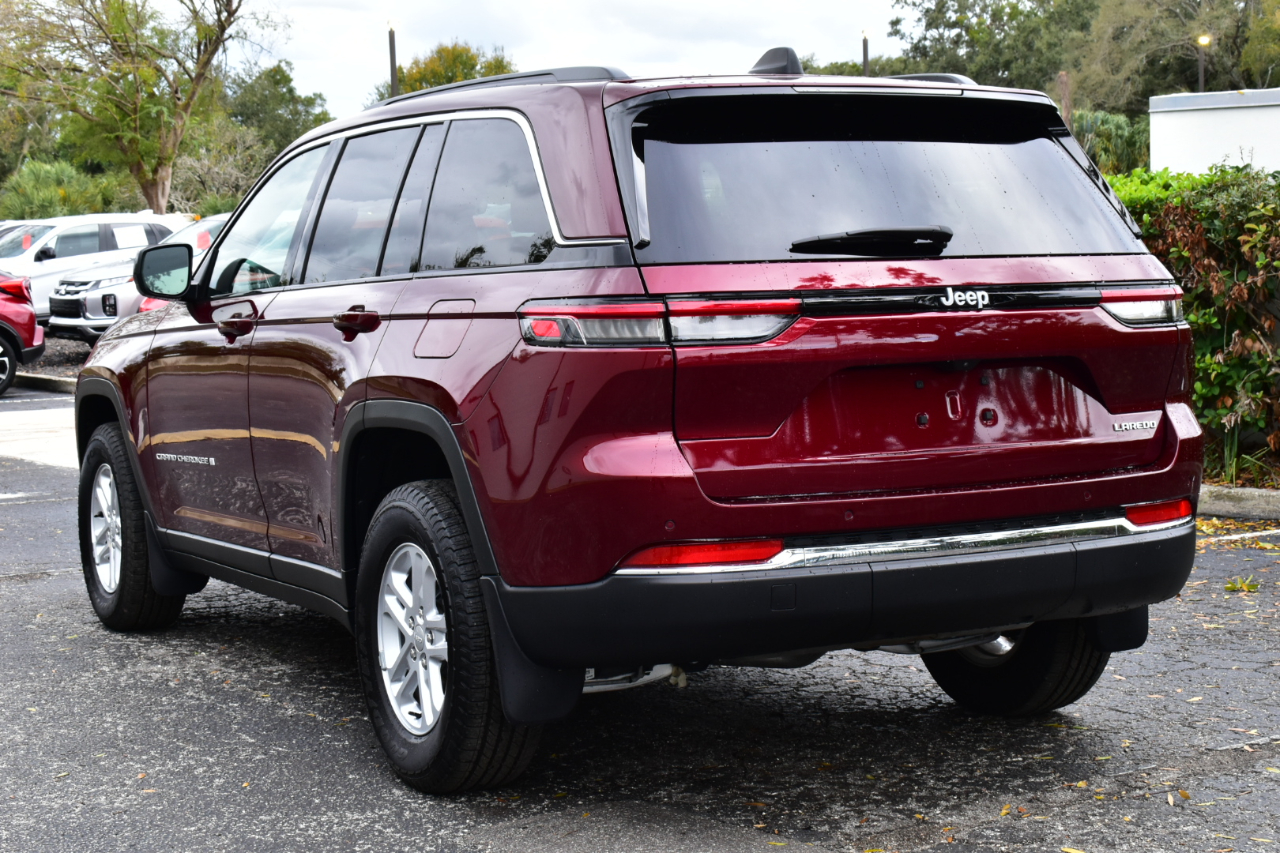Jeep Grand Cherokee Laredo 4x2 2025