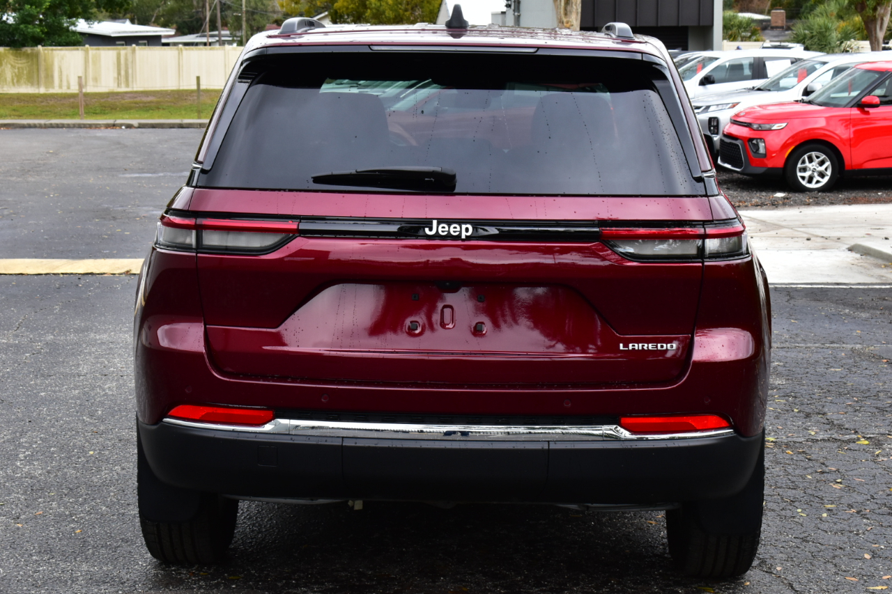 Jeep Grand Cherokee Laredo 4x2 2025