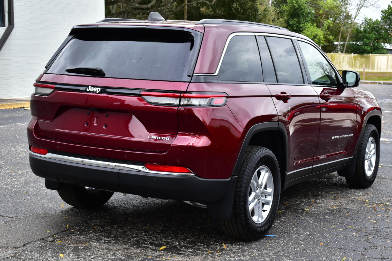Jeep Grand Cherokee Laredo 4x2 2025