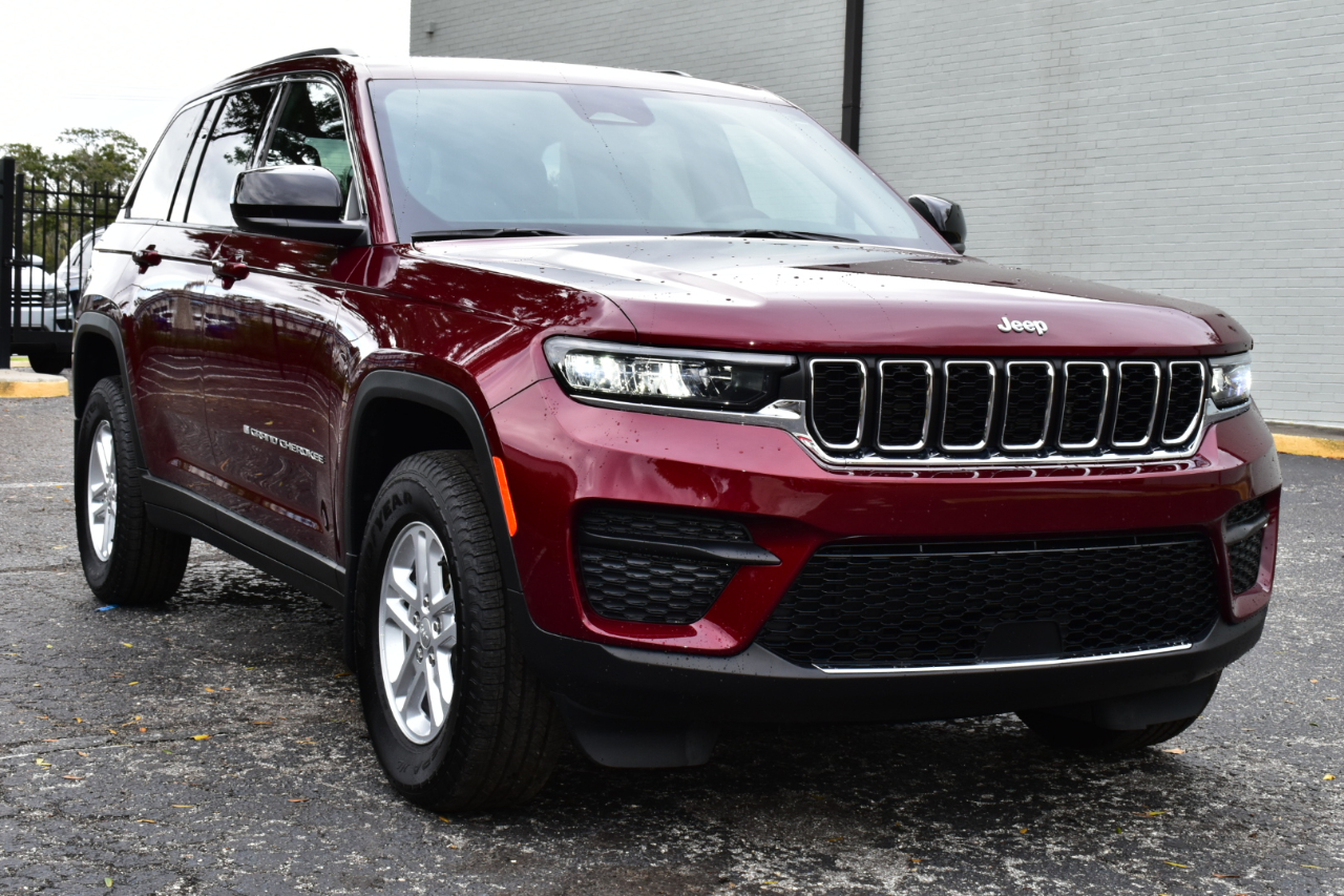 Jeep Grand Cherokee Laredo 4x2 2025