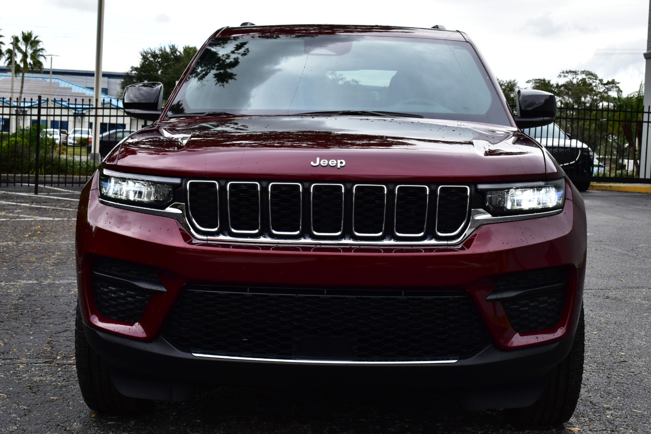 Jeep Grand Cherokee Laredo 4x2 2025