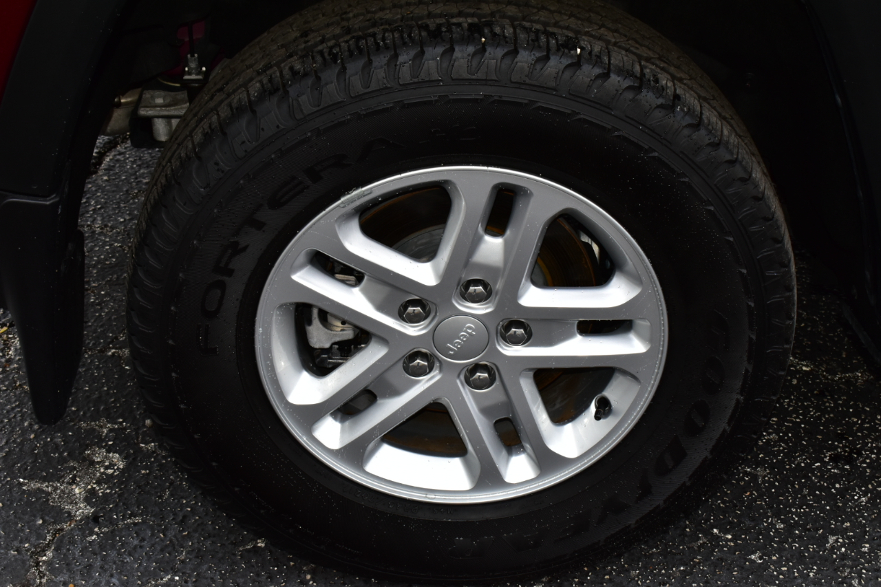 Jeep Grand Cherokee Laredo 4x2 2025