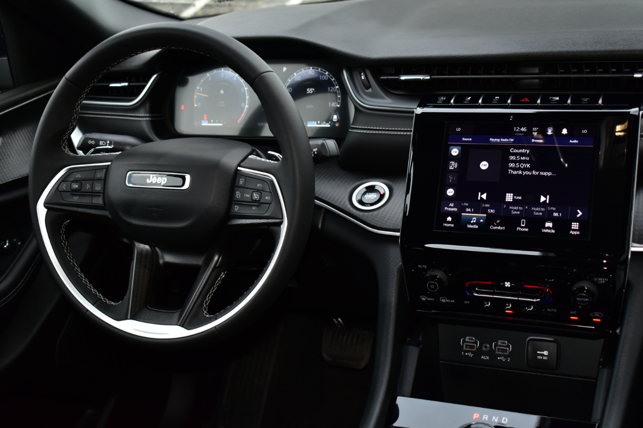 Jeep Grand Cherokee Laredo 4x2 2025