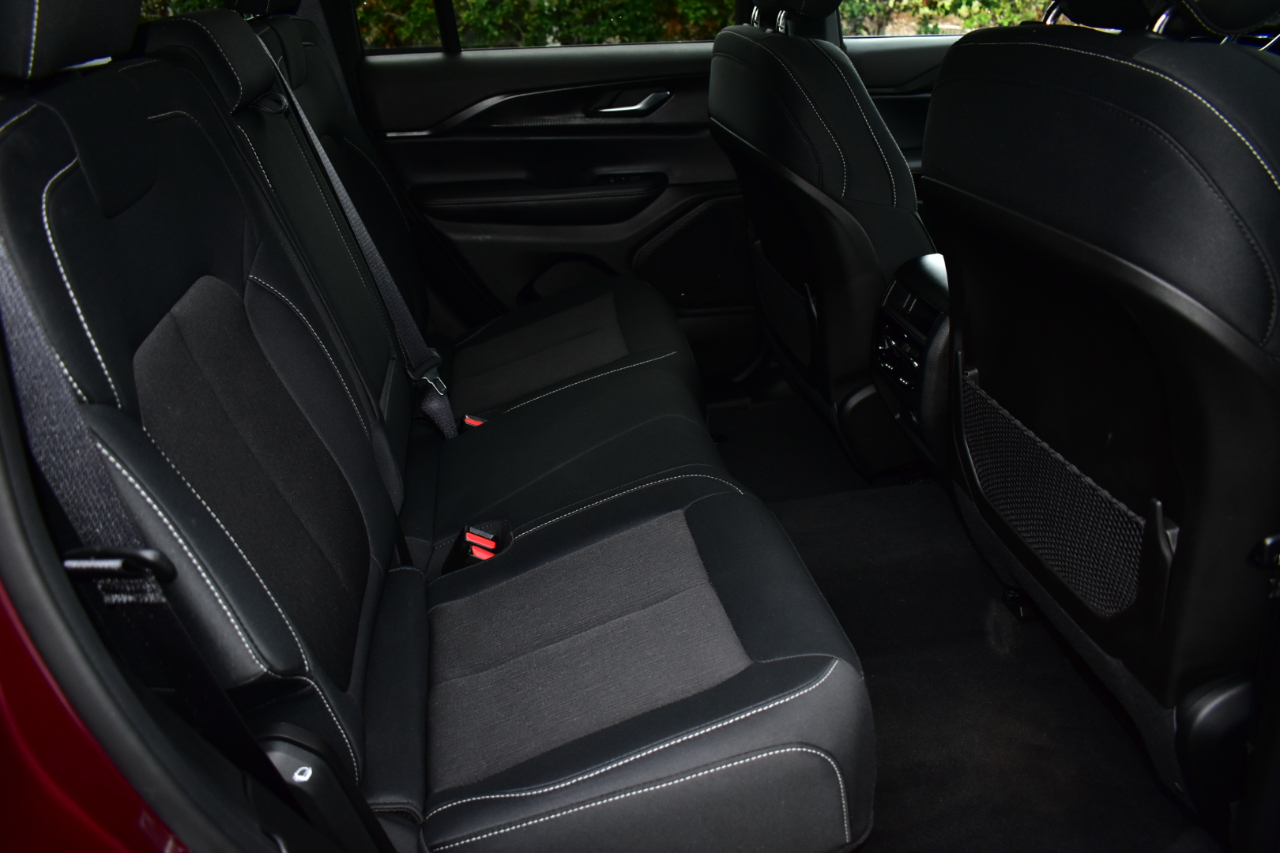 Jeep Grand Cherokee Laredo 4x2 2025