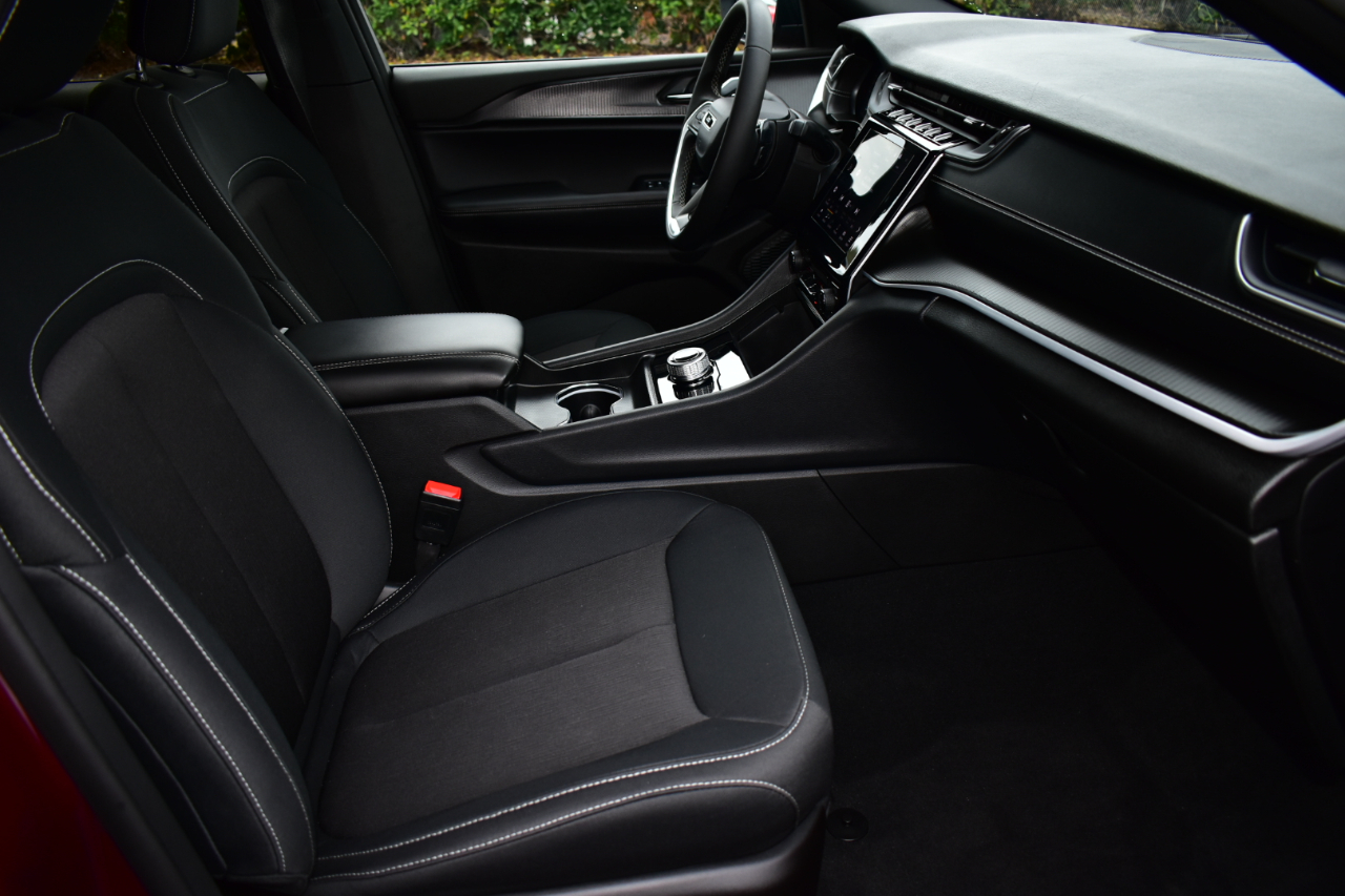 Jeep Grand Cherokee Laredo 4x2 2025