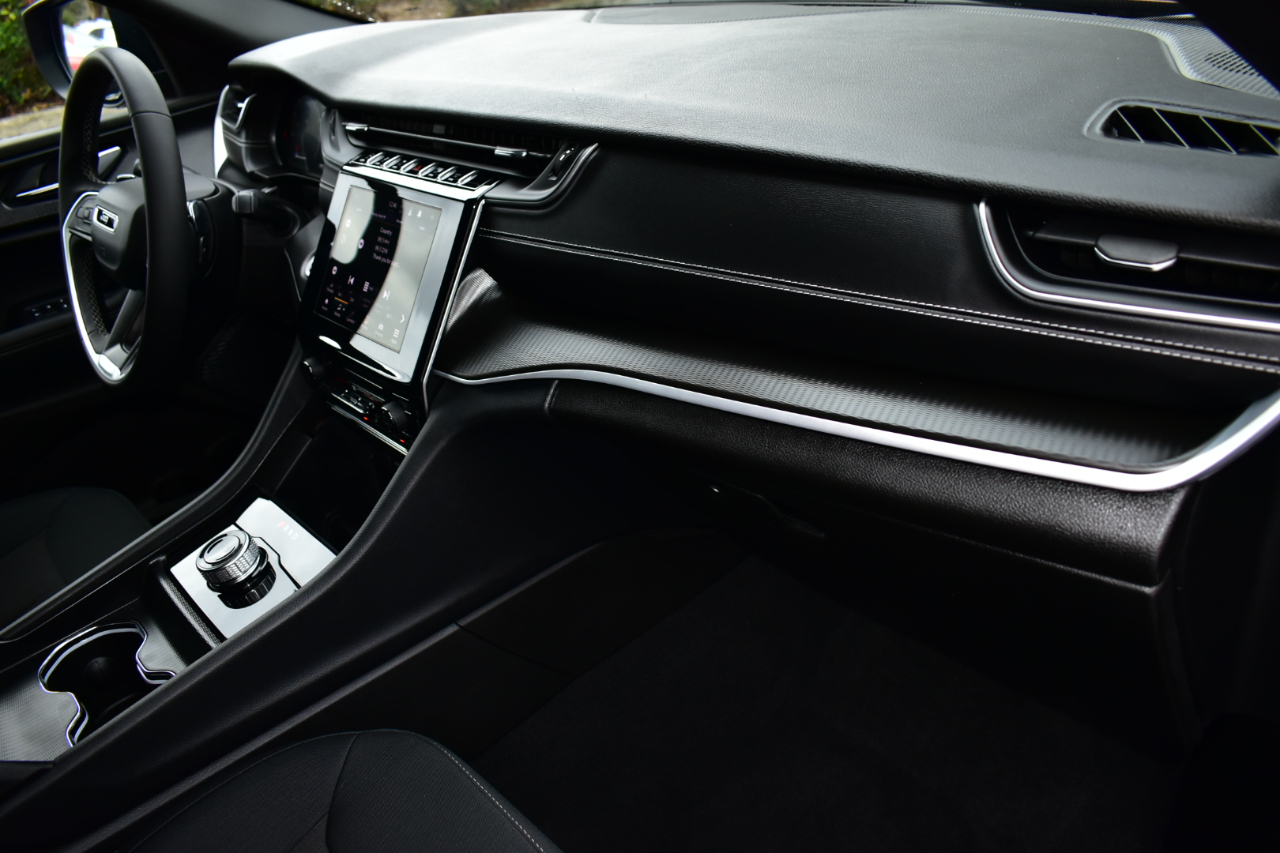 Jeep Grand Cherokee Laredo 4x2 2025