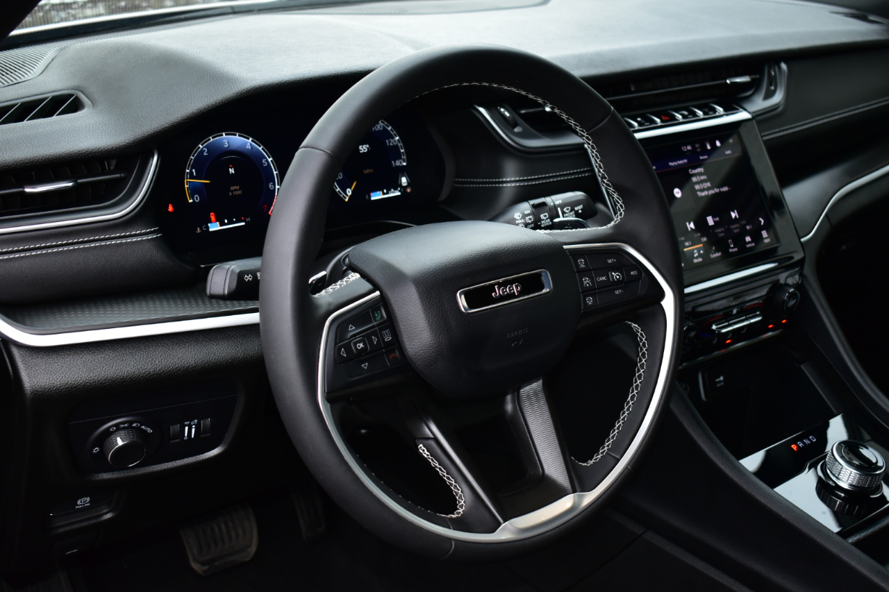 Jeep Grand Cherokee Laredo 4x2 2025