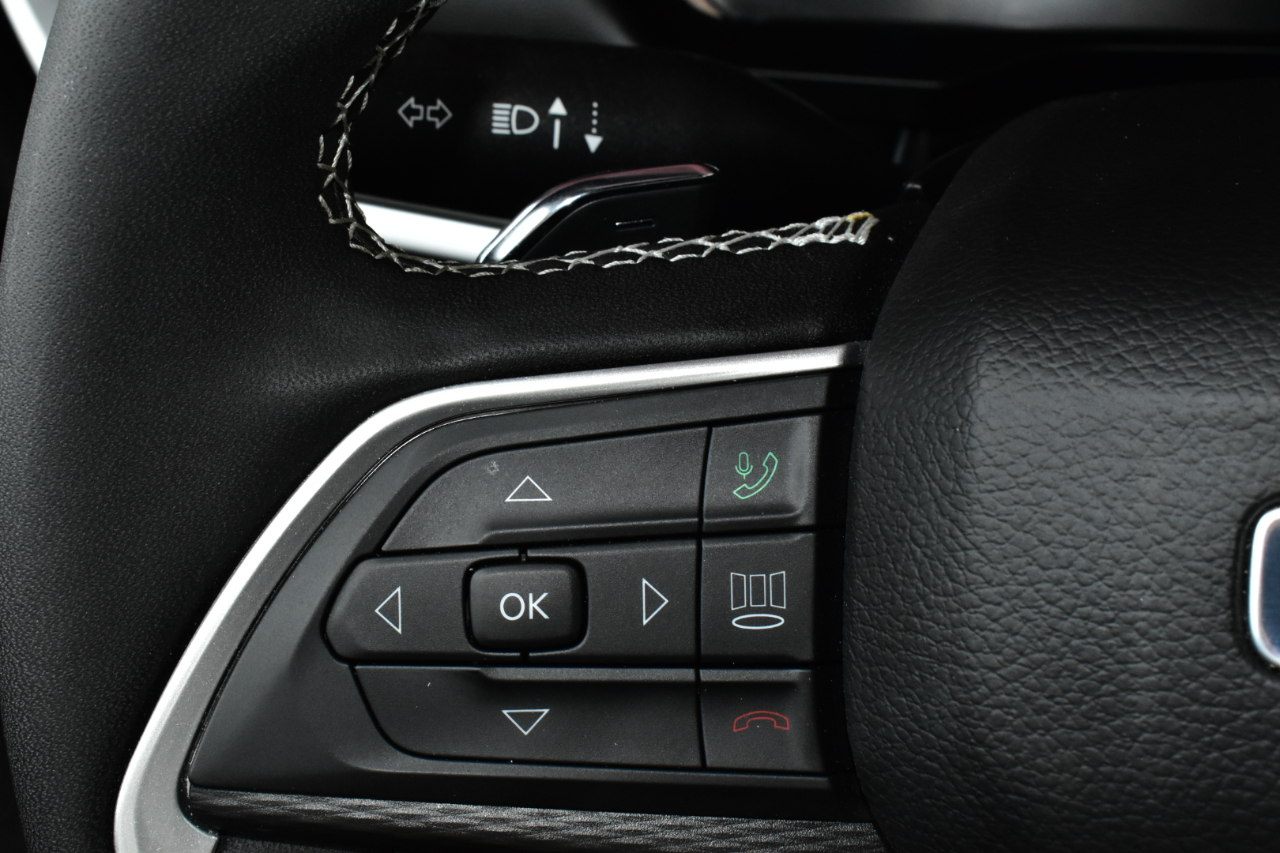 Jeep Grand Cherokee Laredo 4x2 2025