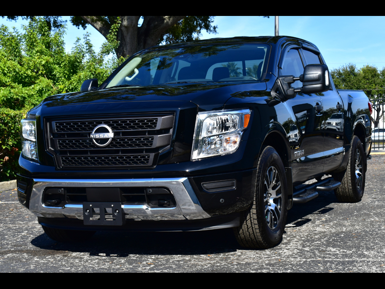 Nissan Titan 4x2 Crew Cab SV 2024