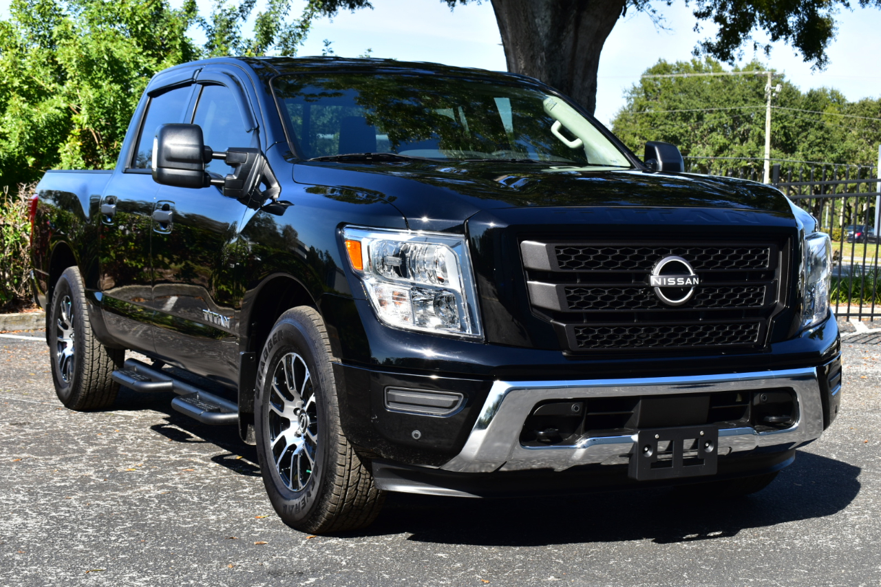 Nissan Titan 4x2 Crew Cab SV 2024