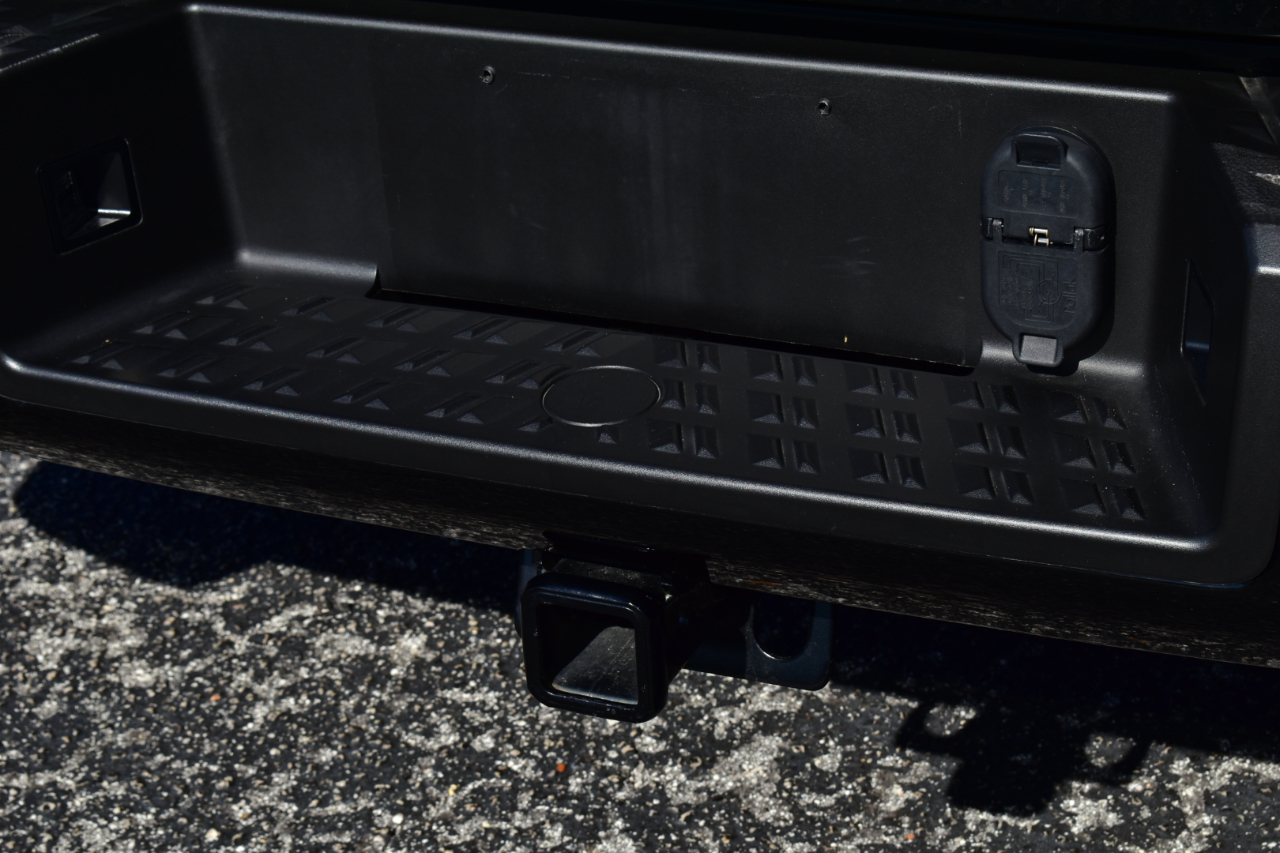 Nissan Titan 4x2 Crew Cab SV 2024