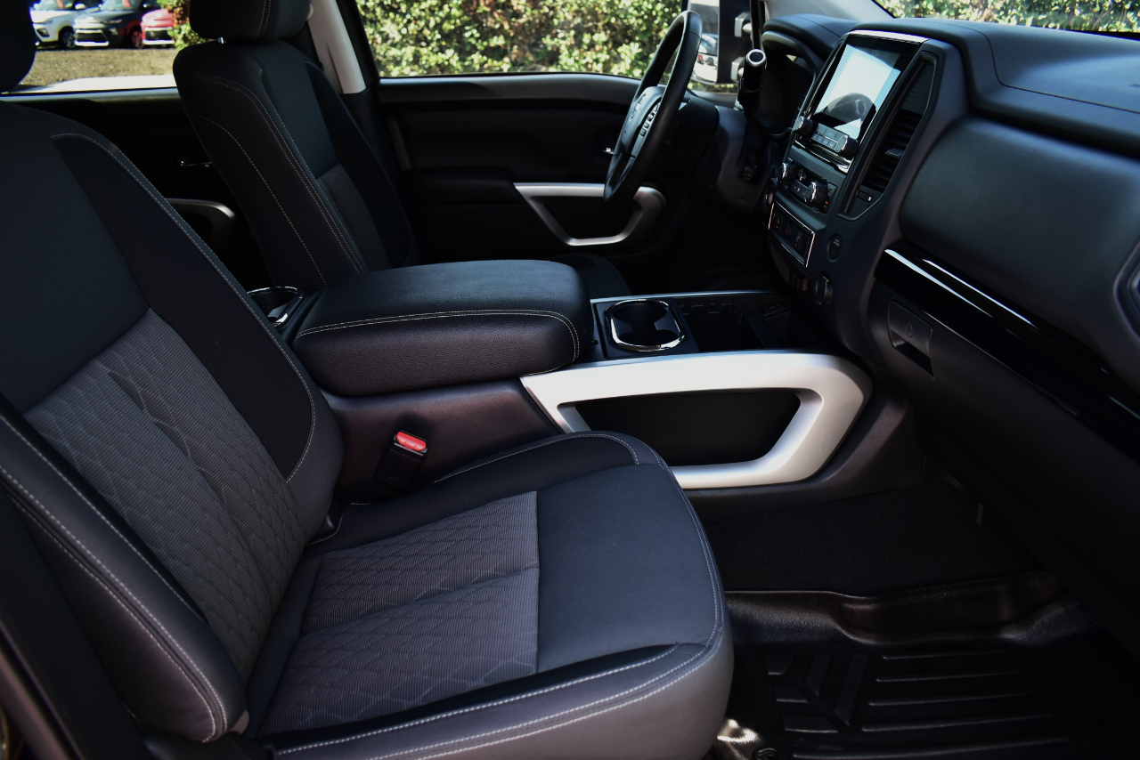 Nissan Titan 4x2 Crew Cab SV 2024